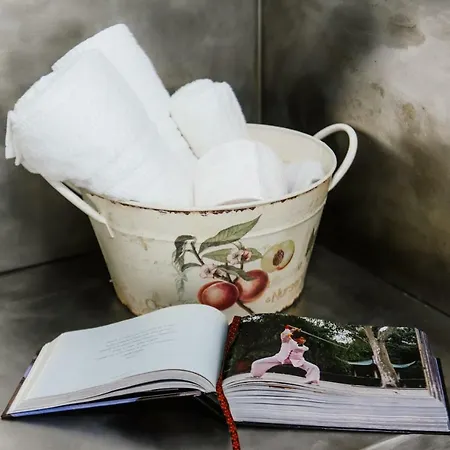 Gaia's - The House Of Travelers *