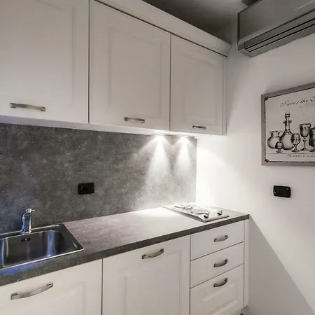 Gaia's - The House Of Travelers