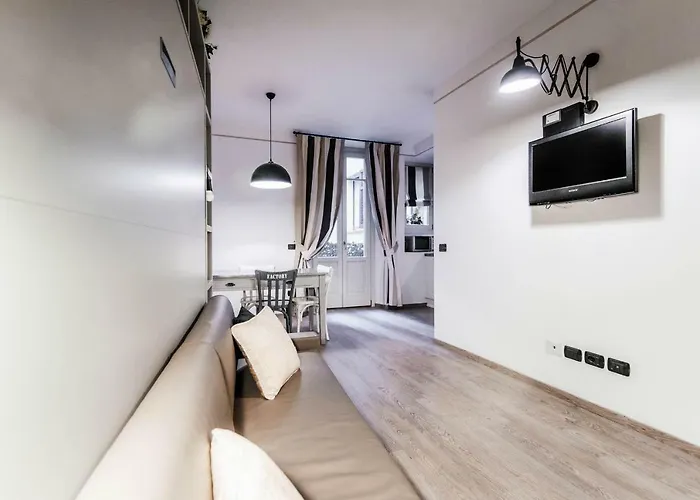 Gaia's - The House Of Travelers Комо